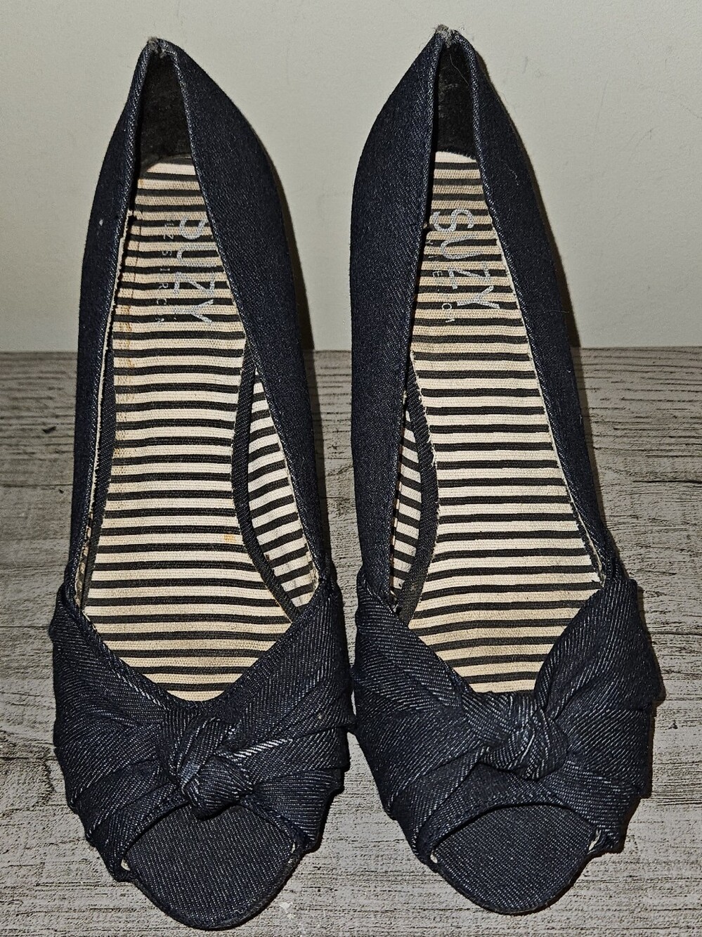 💥2/$15💥Suzy dark denim peep-toe wedge shoes feature a knotted front detail.